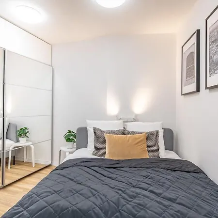 New - Comfy With Balcony *