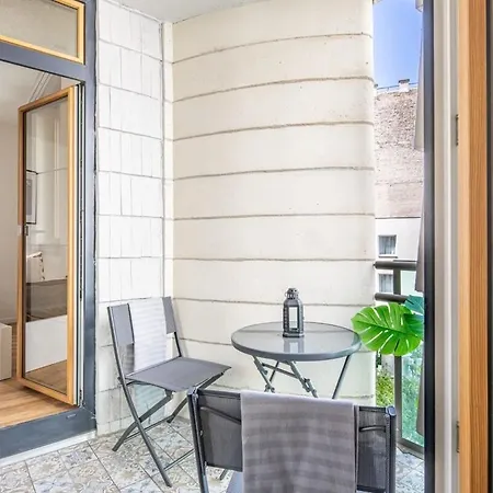New - Comfy With Balcony