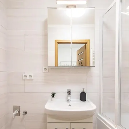 New - Comfy With Balcony Apartamento